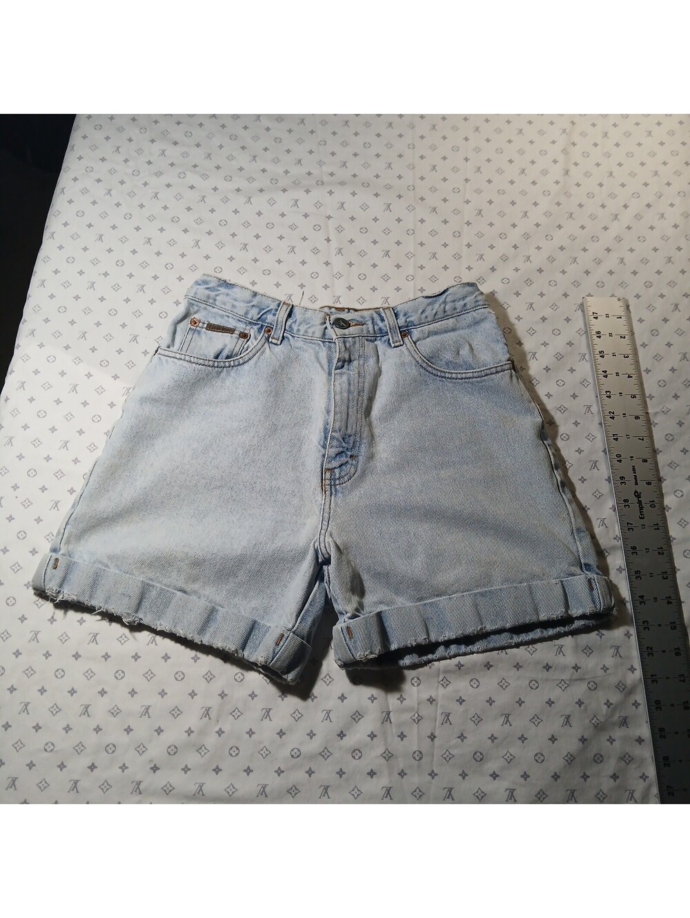 Calvin Klein Light Wash Denim Cuffed Shorts Size 8